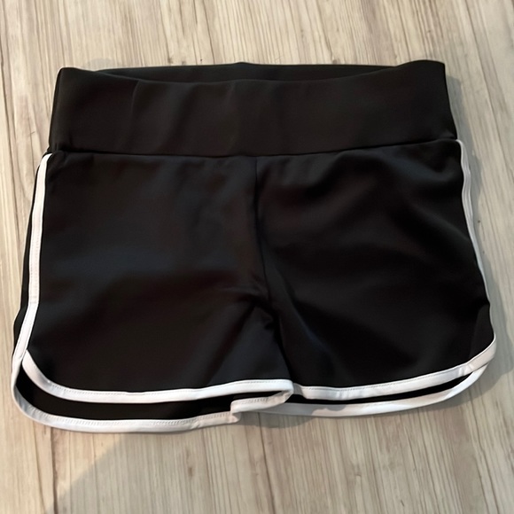 Pants - Scrunch-butt shorts NWOT